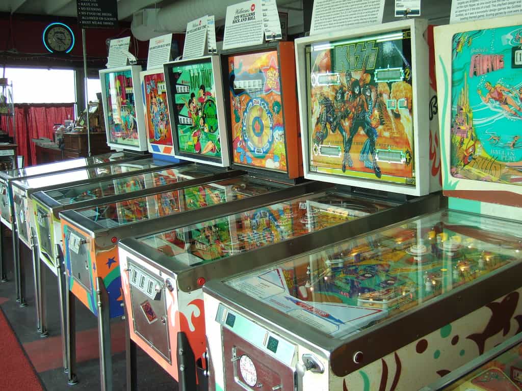 An Image Showing A Room Full Of Arcade Machines